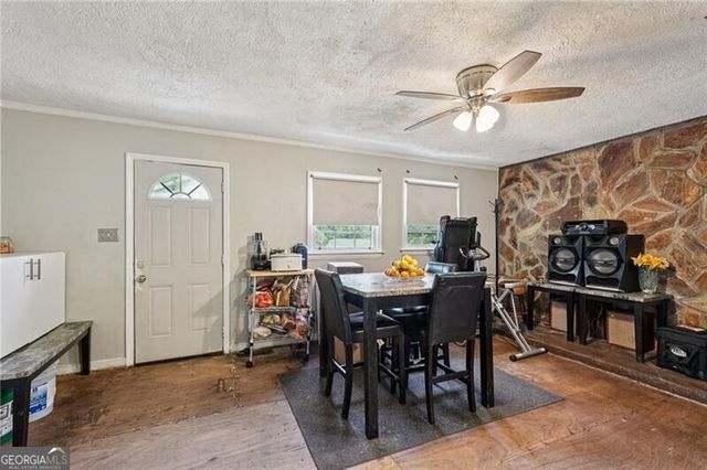 6300 Sweetbriar Drive SW, Mableton, GA 30126