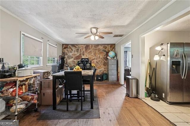 6300 Sweetbriar Drive SW, Mableton, GA 30126