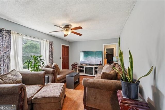 6300 Sweetbriar Drive SW, Mableton, GA 30126
