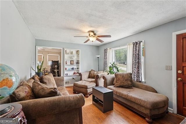 6300 Sweetbriar Drive SW, Mableton, GA 30126