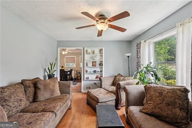6300 Sweetbriar Drive SW, Mableton, GA 30126