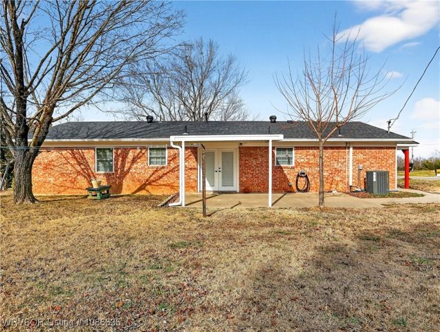 1205 W George Avenue, Pocola, OK 74902