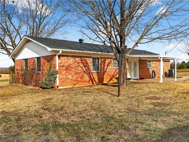 1205 W George Avenue, Pocola, OK 74902