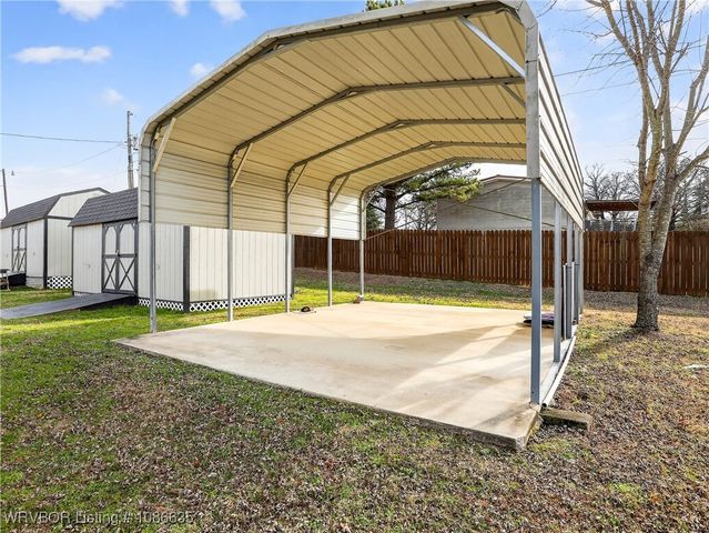 1205 W George Avenue, Pocola, OK 74902