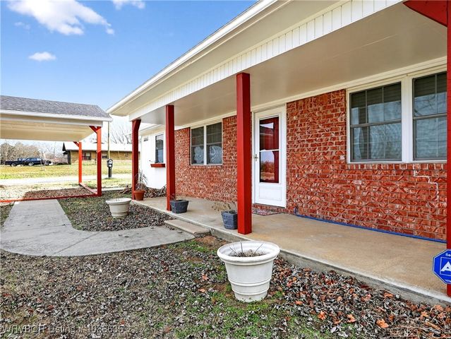 1205 W George Avenue, Pocola, OK 74902