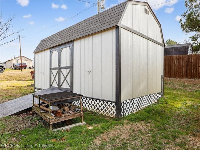 1205 W George Avenue, Pocola, OK 74902