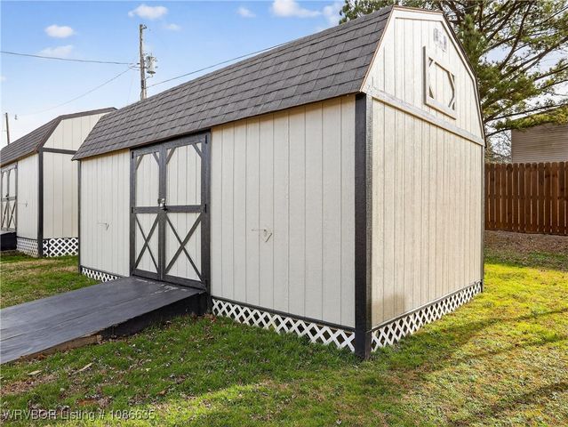 1205 W George Avenue, Pocola, OK 74902