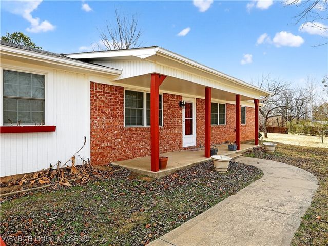 1205 W George Avenue, Pocola, OK 74902