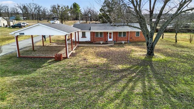1205 W George Avenue, Pocola, OK 74902