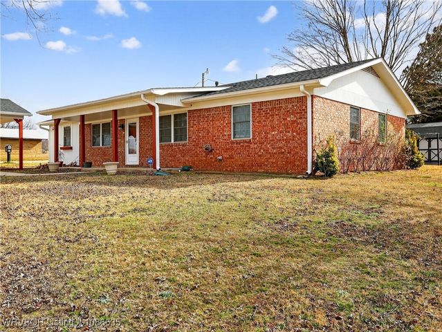 1205 W George Avenue, Pocola, OK 74902