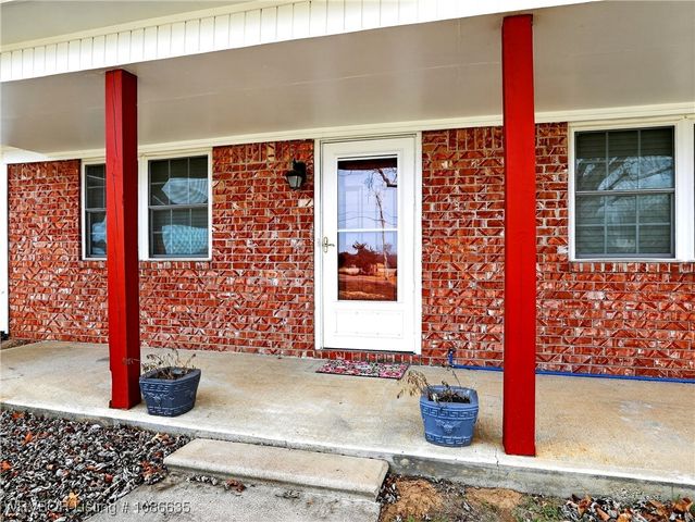 1205 W George Avenue, Pocola, OK 74902