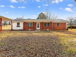 1205 W George Avenue, Pocola, OK 74902