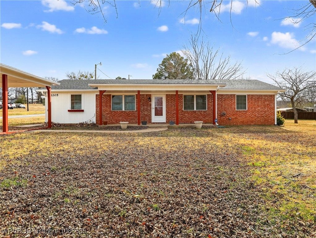 1205 W George Avenue, Pocola, OK 74902