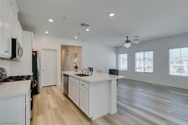 7312 North Decatur Boulevard 6, North Las Vegas, NV 89131