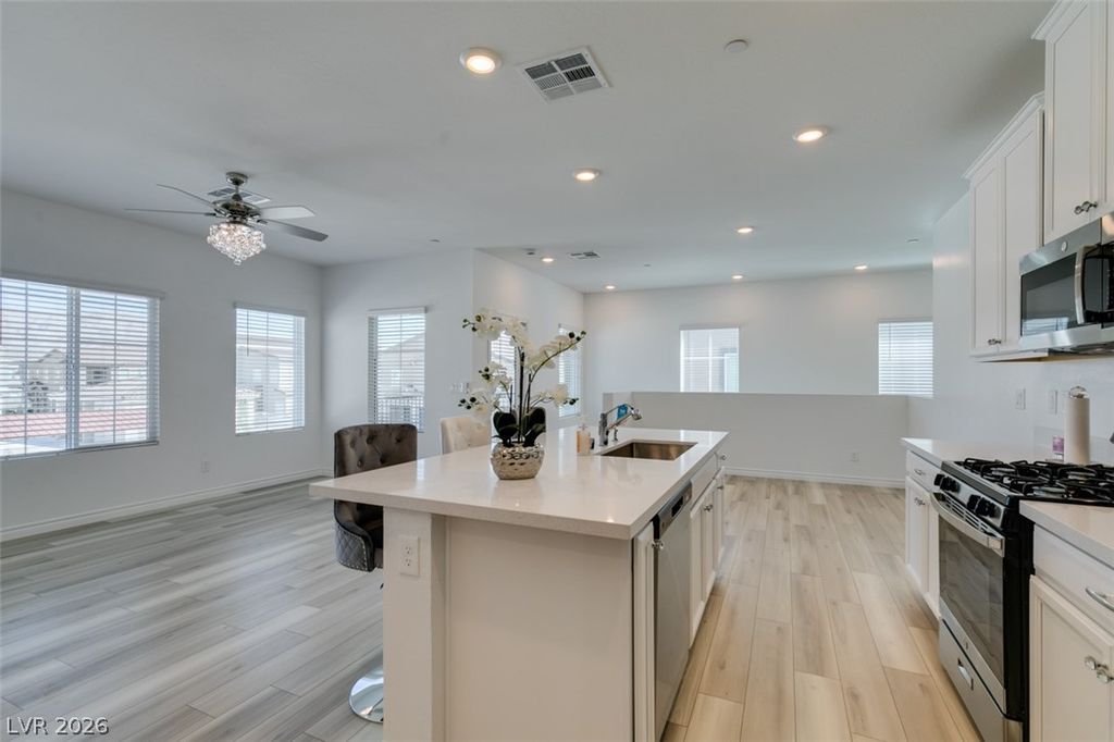 7312 North Decatur Boulevard 6, North Las Vegas, NV 89131