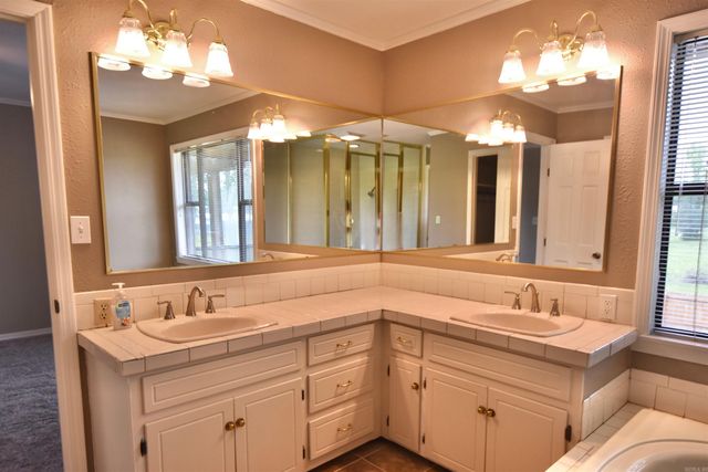 170 Riverview Dr, Malvern, AR 72104
