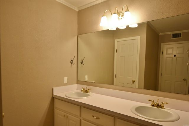 170 Riverview Dr, Malvern, AR 72104