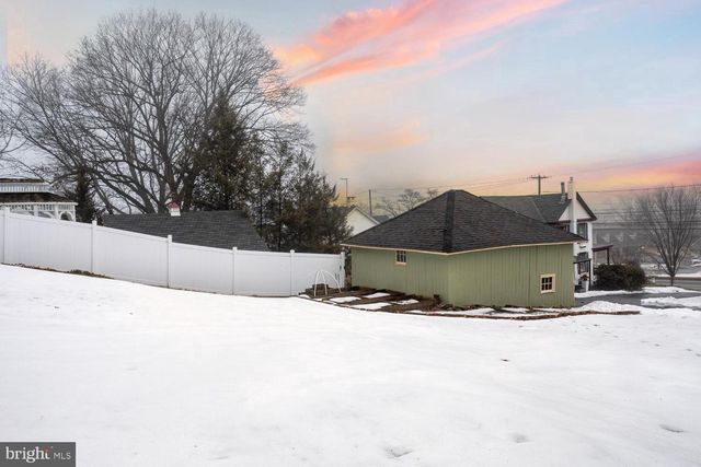 2448 LITITZ PIKE, Lancaster, PA 17601