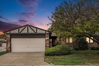 29616 S White Oak Drive, Warren, MI 48092