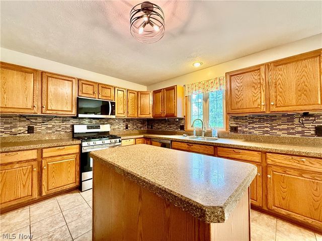 3076 Ravineview Circle, Stow, OH 44224