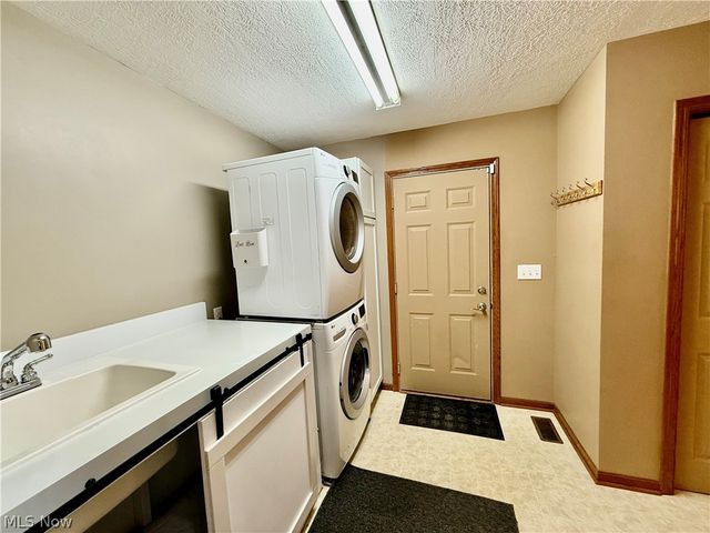 3076 Ravineview Circle, Stow, OH 44224