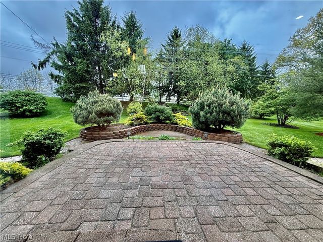 3076 Ravineview Circle, Stow, OH 44224