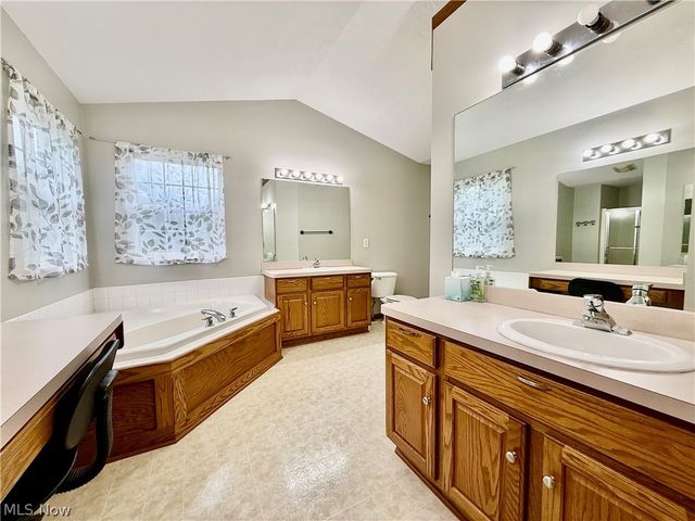 3076 Ravineview Circle, Stow, OH 44224