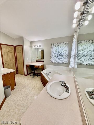 3076 Ravineview Circle, Stow, OH 44224
