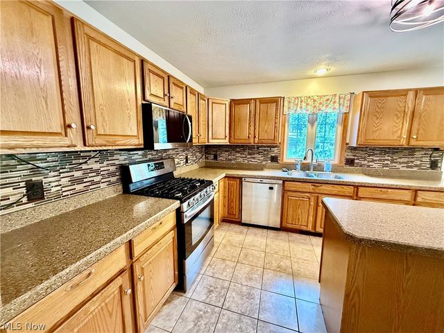 3076 Ravineview Circle, Stow, OH 44224