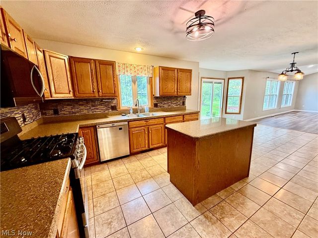 3076 Ravineview Circle, Stow, OH 44224