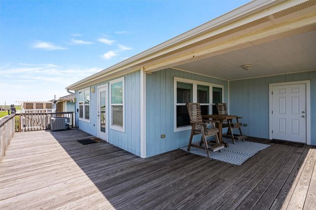 955 Townsend Drive, Crystal Beach, TX 77650