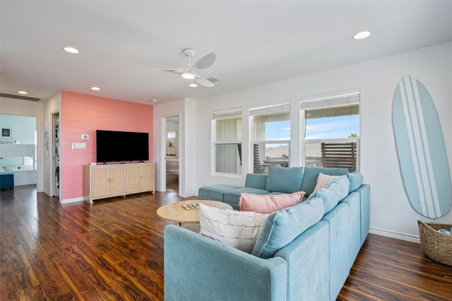 955 Townsend Drive, Crystal Beach, TX 77650