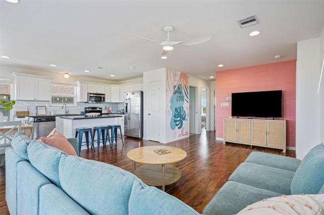 955 Townsend Drive, Crystal Beach, TX 77650