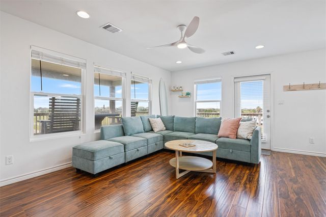 955 Townsend Drive, Crystal Beach, TX 77650