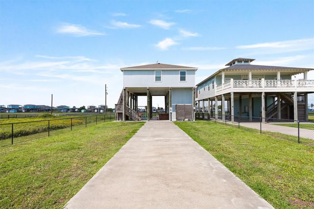 955 Townsend Drive, Crystal Beach, TX 77650