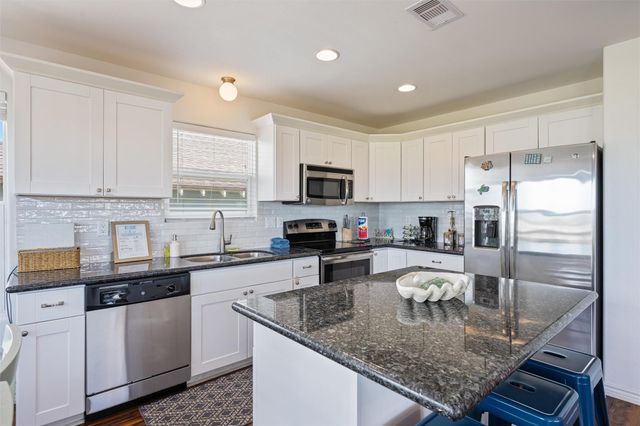 955 Townsend Drive, Crystal Beach, TX 77650