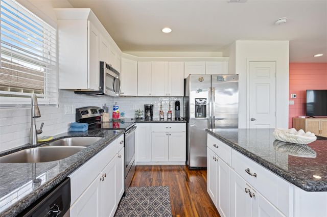 955 Townsend Drive, Crystal Beach, TX 77650