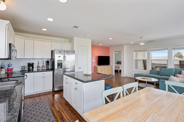 955 Townsend Drive, Crystal Beach, TX 77650