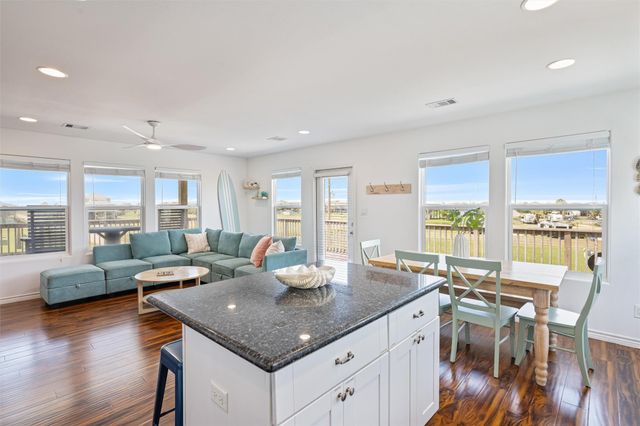 955 Townsend Drive, Crystal Beach, TX 77650