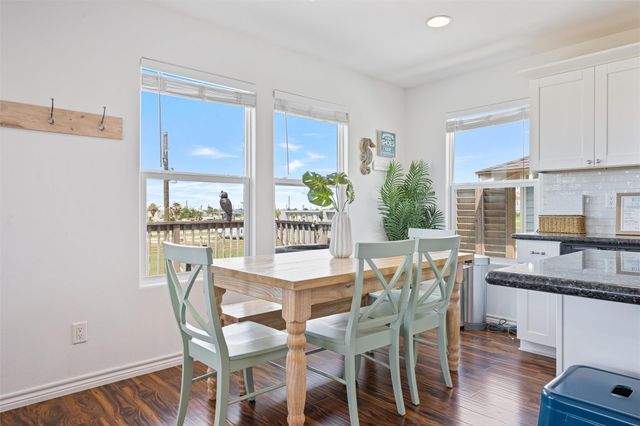 955 Townsend Drive, Crystal Beach, TX 77650
