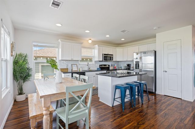 955 Townsend Drive, Crystal Beach, TX 77650