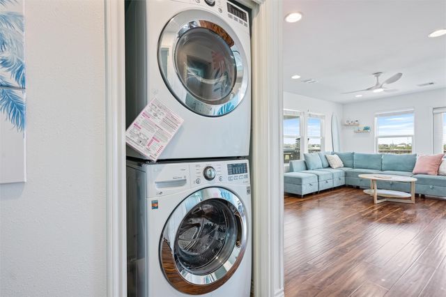 955 Townsend Drive, Crystal Beach, TX 77650