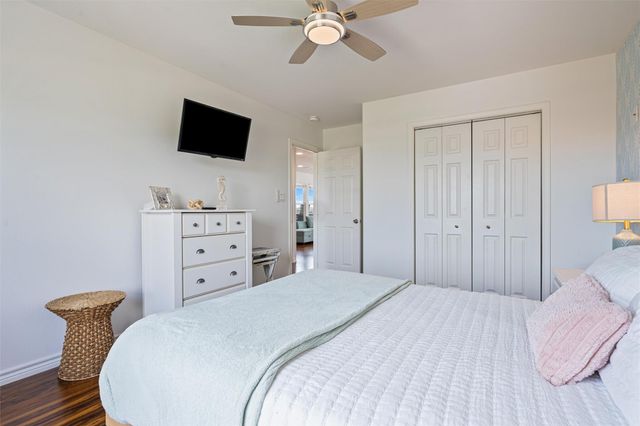 955 Townsend Drive, Crystal Beach, TX 77650