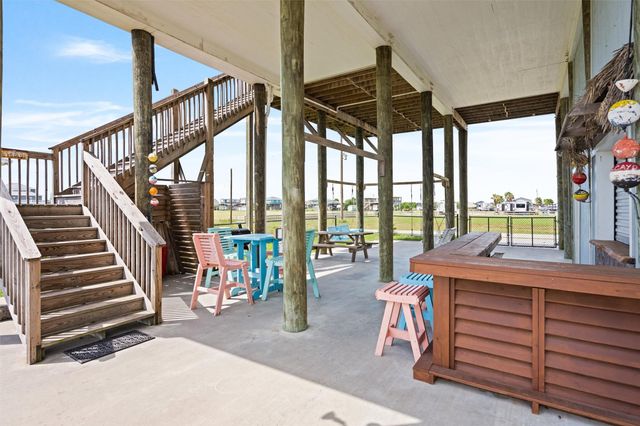 955 Townsend Drive, Crystal Beach, TX 77650