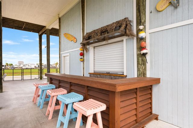 955 Townsend Drive, Crystal Beach, TX 77650