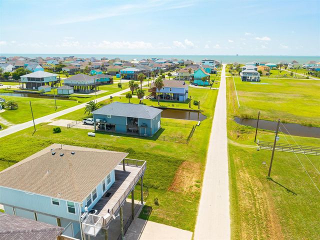 955 Townsend Drive, Crystal Beach, TX 77650