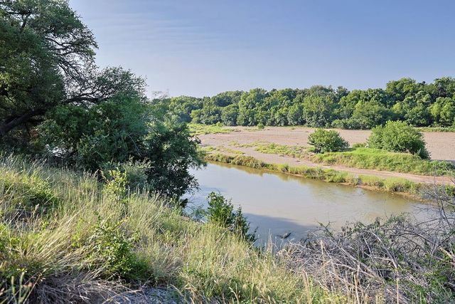 15 Waterwood Loop, Mineral Wells, TX 76067