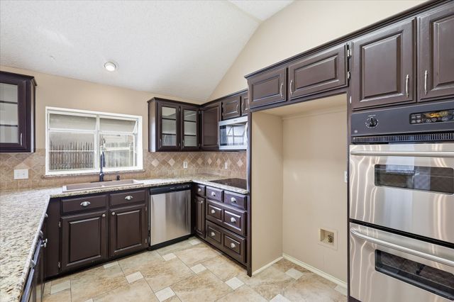 5505 Eagle Rock Road, Arlington, TX 76017
