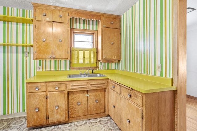 621 5th Avenue S, Hopkins, MN 55343