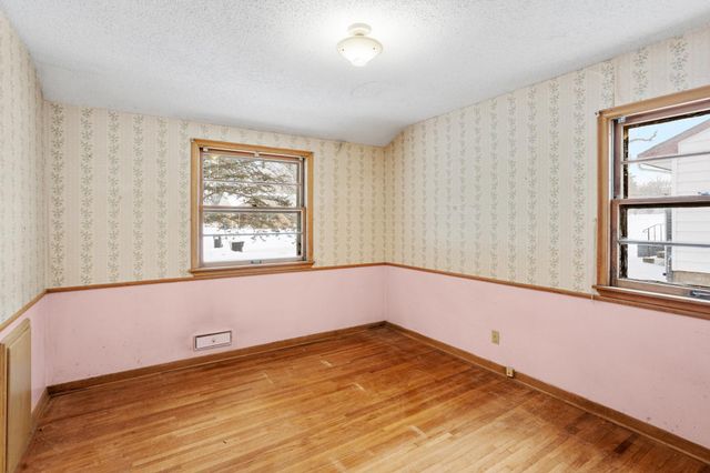 621 5th Avenue S, Hopkins, MN 55343